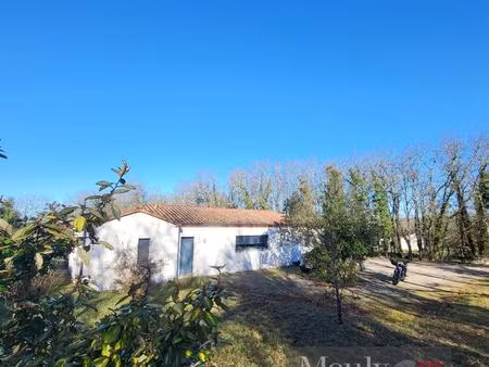villa moderne au bout d'un chemin sur un terrain de 6435 m2