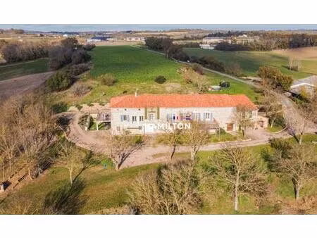 ancienne ferme avec gite  dependances et 2 hectares de terrain