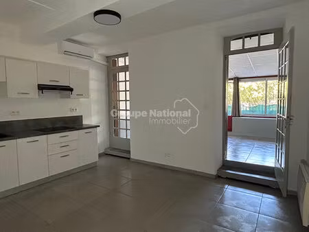 appartement f2 avec terrasse en centre ville d'orange