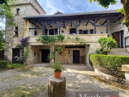 maison quercynoise avec un gîte et 2 chambres dhotes