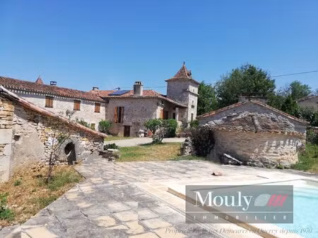 propriete typique du quercy situee dans le parc regional des causses du quercy