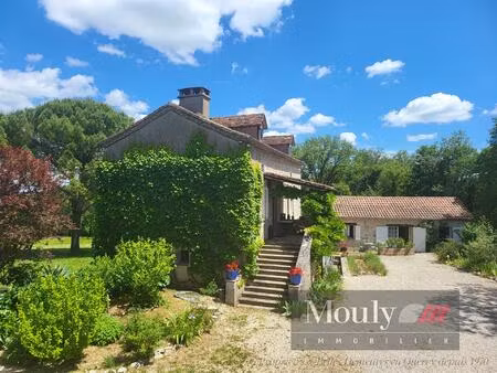 propriete avec 3 gites tres proche d'un des plus beaux village de la region