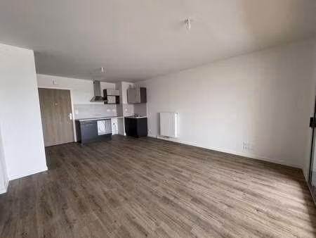location appartement 2 pièces à saint-hilaire-de-riez (85270) : à louer 2 pièces / 49m² sa