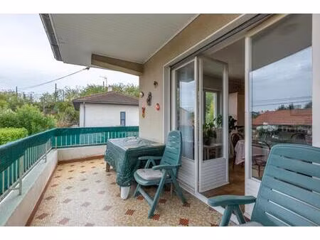 spacieuse maison avec jardin et piscine à tassin