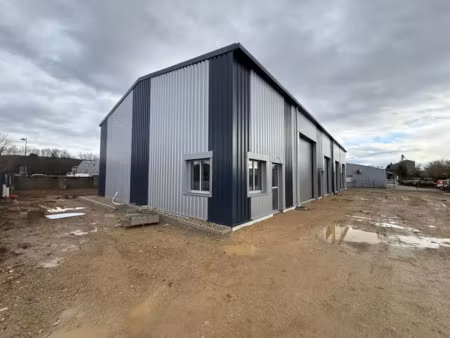 local d'activités aménagés de 125 m²