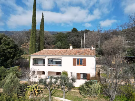 villa offrant une vue exceptionnelle - 6 pieces en 2 appart