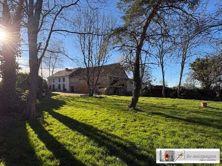 charmante longère à rénover dans un coin paisible.