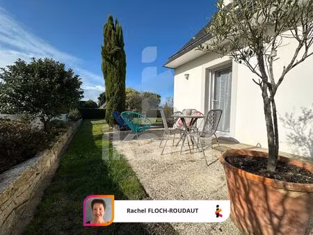 proche des plages et des commodités belle contemporaine avec double garage