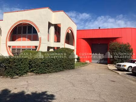 local d'activités à louer