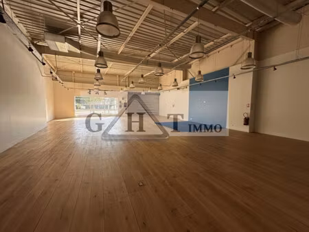 location local commercial