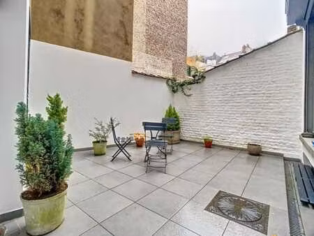 cavell - magnifique appartement meuble 1 chambre + cour