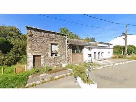 ancienne ferme 4 façades avec grand jardin  à réhabiliter