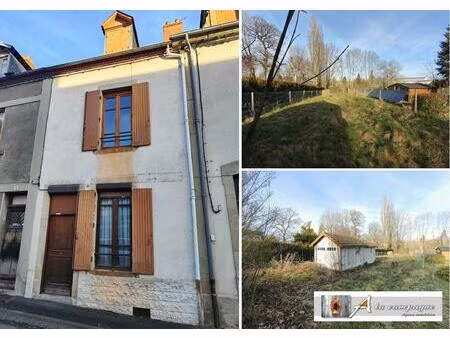 maison de bourg avec cour extérieure  dépendance et jardin