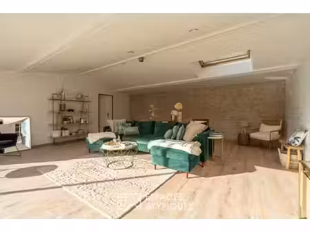 élégante maison familiale avec piscine et dépendance