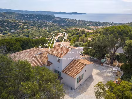 vente propriété 8 pièces 232 m² à cavalaire-sur-mer (83240)  1 950 000 €