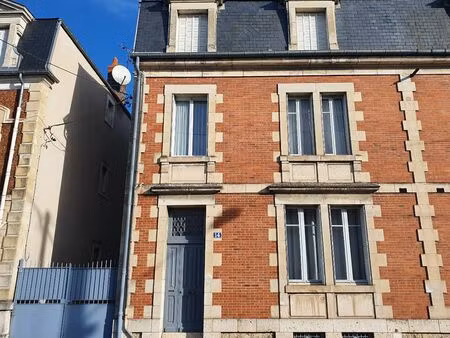 belle maison de famille du xxème siècle offrant 160m² avec jardinet cour intérieure