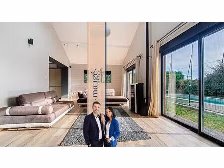 maison - plain-pied - 4 chambres - buanderie - grande cour - piscine - pool-house - proche