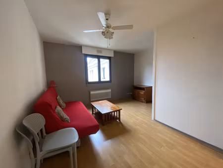 studio meublé vue sur cour intérieure  résidence sécurisée 