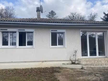 maison de plain-pied rénovée – surface de 79 m² – type 4 - calme et verdure à 2 km du cent