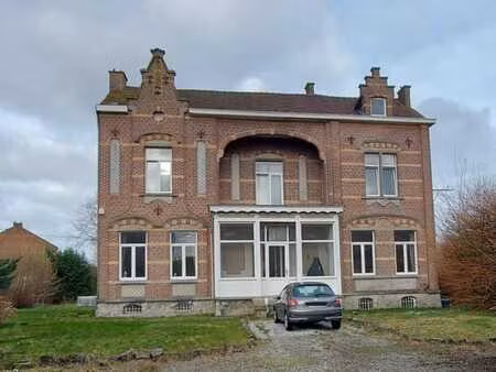 maison unifamiliale avec façade de caractère