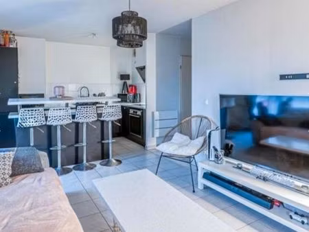 t2 lumineux le haillan centre terrasse balcons parking