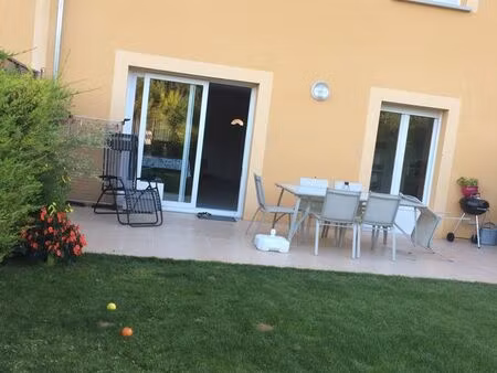 grande maison jumelée récente