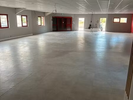 local commercial 420 m2 agneaux