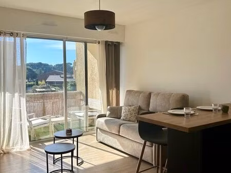 location studio lumineux 30m2 avec balcon