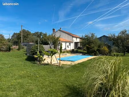 jolie maison dans hameau