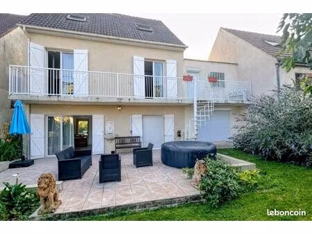 maison 6 pièces 145 m²