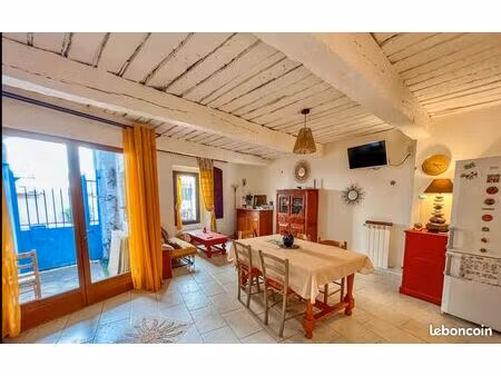 particulier vend grande maison de village à figanières