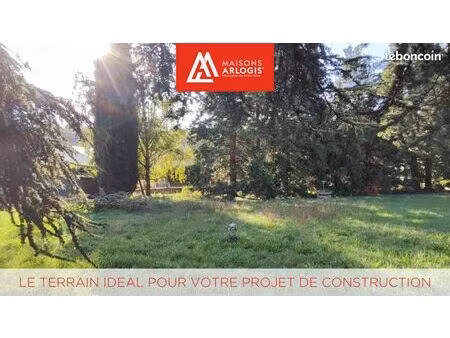 terrain 636 m² genouilleux