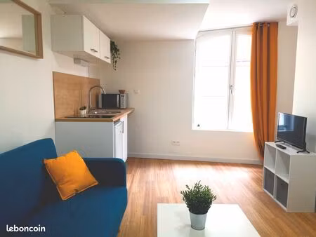 appartement meublé centre ville avec cour et parking à proximité