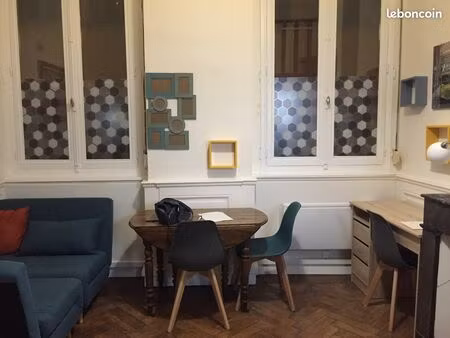 loue studio meublé situé à lyon 1er