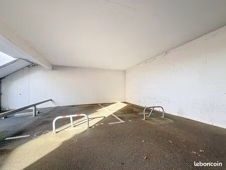 parking/box 19 m² jassans-riottier