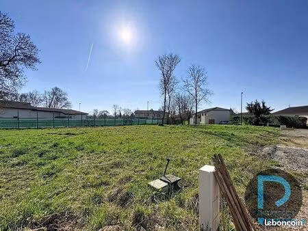 terrain 899 m² perrex