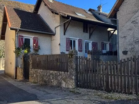 maison en pierre au centre du village 100 m2