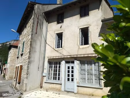 maison de ville serrière de briord