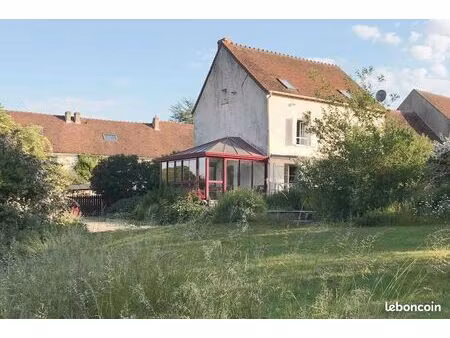 147 m2 en pierre  jardin 2000 m2  vue vallée – 250 000 – 1h de paris