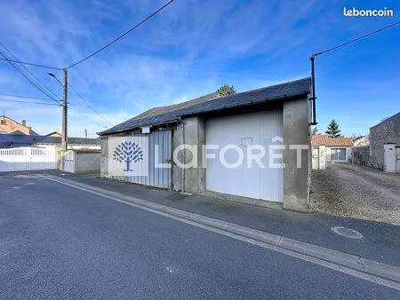 parking/box 1 pièce 180 m²