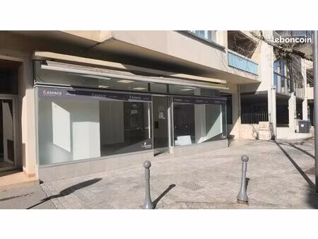 local commercial déspécialisé tous commerces