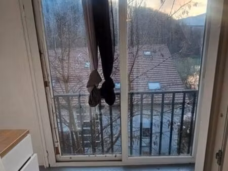 beau studio lumineux pres de la gare