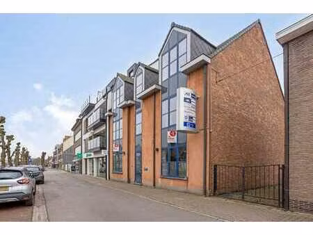 bureau (212 m²) avec maison (105 m²) à vendre à evergem