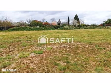 terrain 806 m² tecou