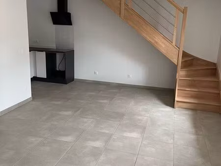 location t2 entièrement rénové à saint martin du frêne