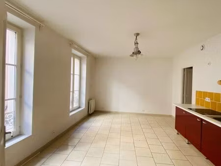 t2   38 m2  centre ville apt
