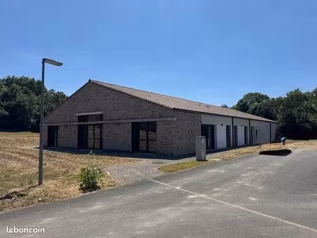 local 533 m² saint-jean-d'hermine