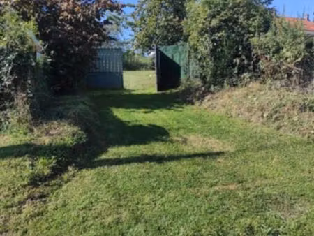 terrain à bâtir avec eau courante dessus