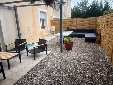 appartement duplex avec jardinet et box