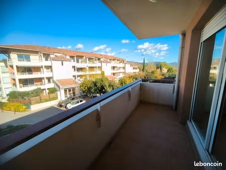 quartier les nevons studio lumineux avec terrasse et parking